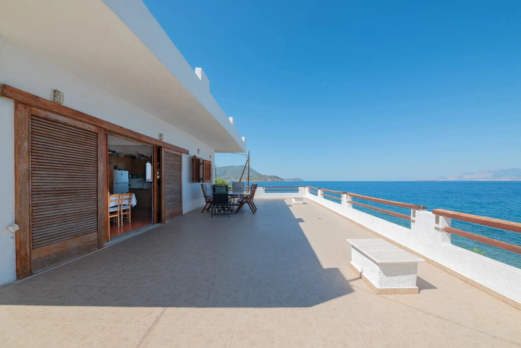 1 - waterfront house for sale in vamvakes peloponnese greece