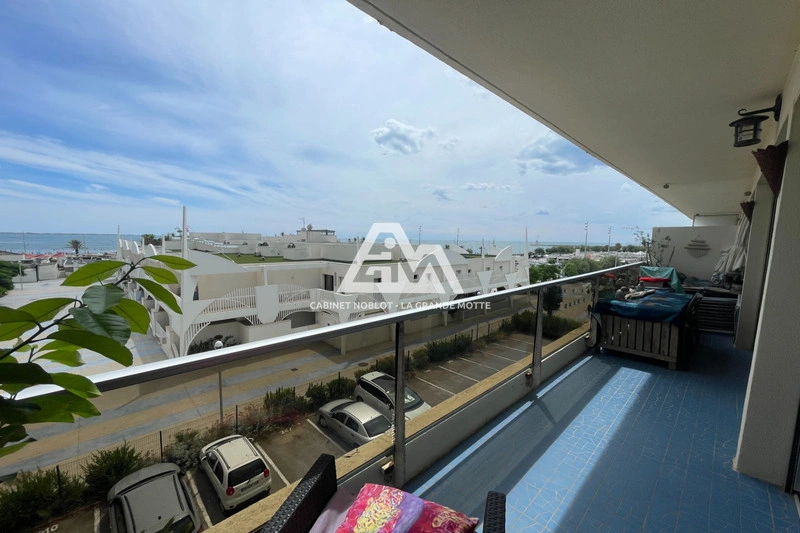 Apartamento vista de mar com piscina