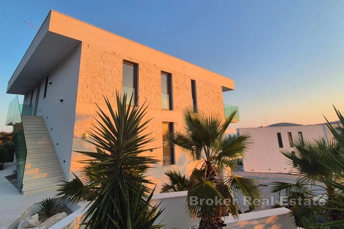 2 - vendita appartamento vista mare rogoznica sebenico e tenin croazia