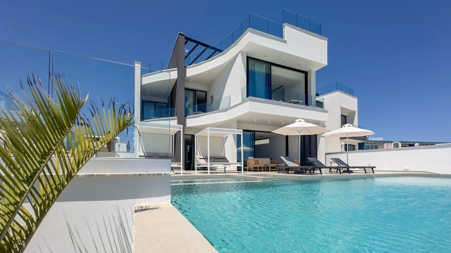 2 - vente villa pieds dans l'eau famagusta famagouste chypre