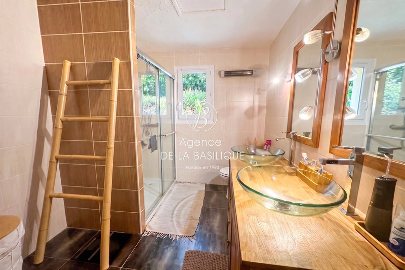 2 - house for sale in saint-maximin-la-sainte-baume var france