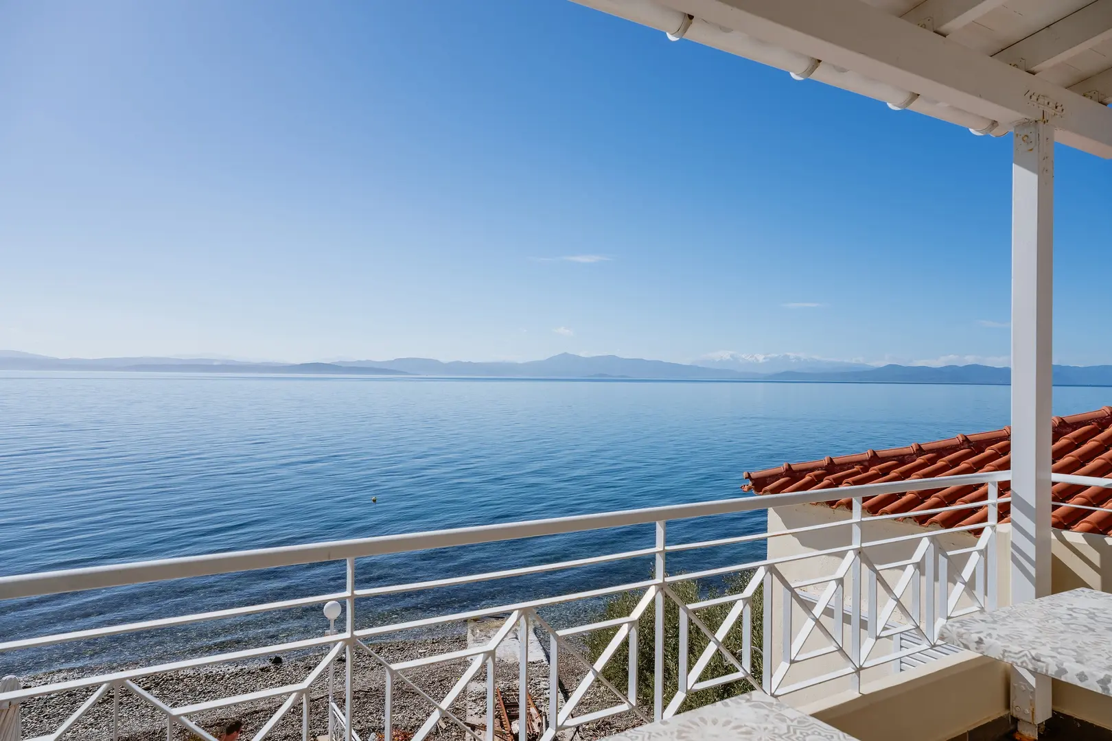 1 - vente appartement pieds dans l'eau límni grèce centrale grèce