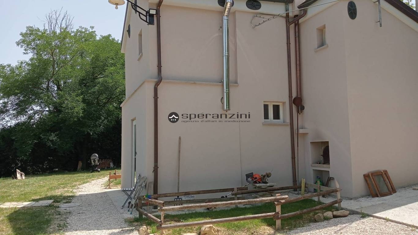 2 - venda propriedade colli al metauro marcas itália