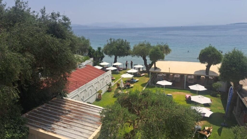 2 - vente propriété pieds dans l'eau dassia îles ioniennes grèce