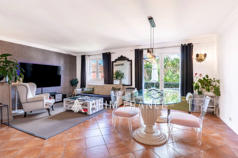 Apartamento vista al mar con terraza