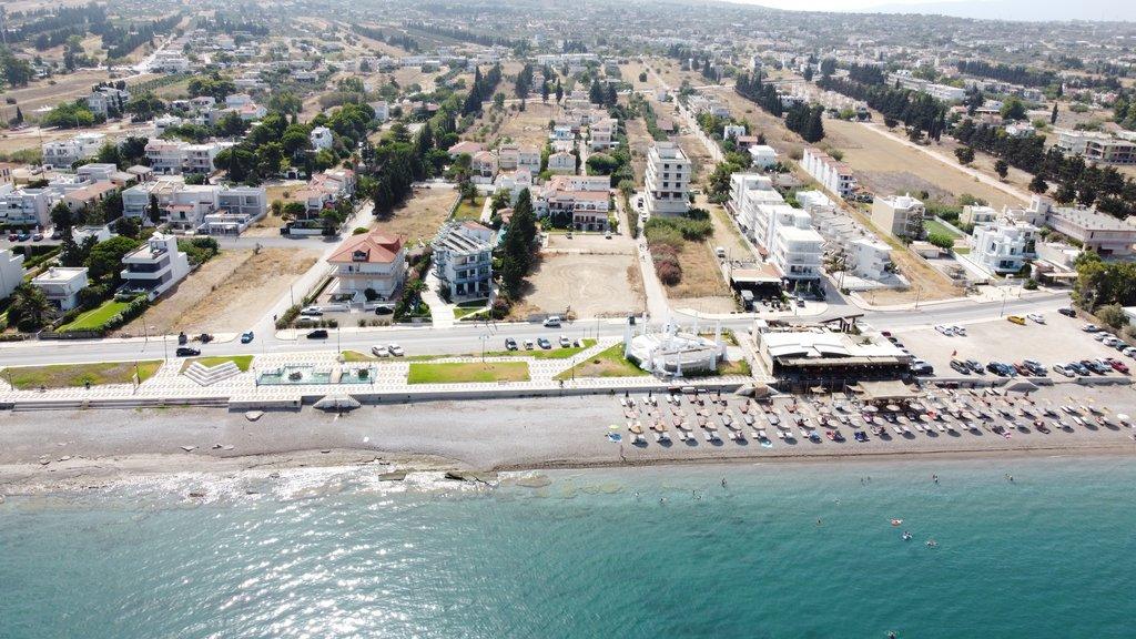 2 - vente commerce pieds dans l'eau loutráki péloponnèse grèce