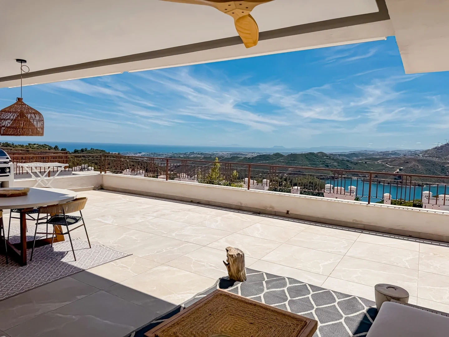 1 - verkoop appartement uitzicht op zee istan andalusië spanje