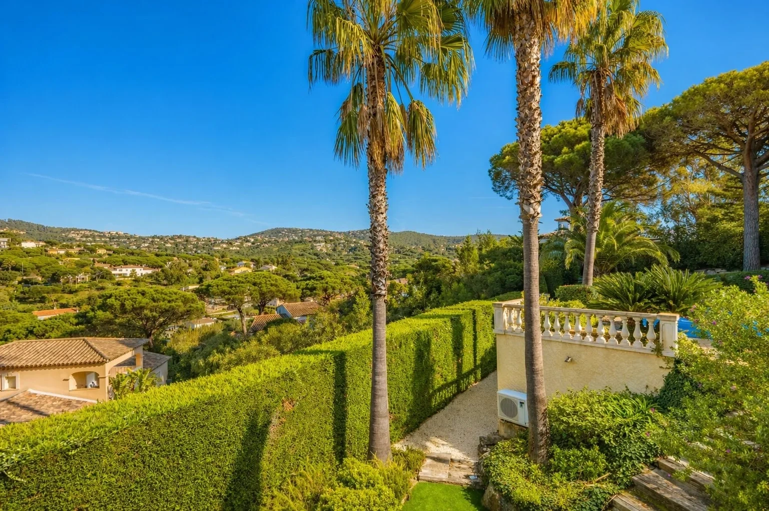 2 - beach walk villa for sale in sainte-maxime var france