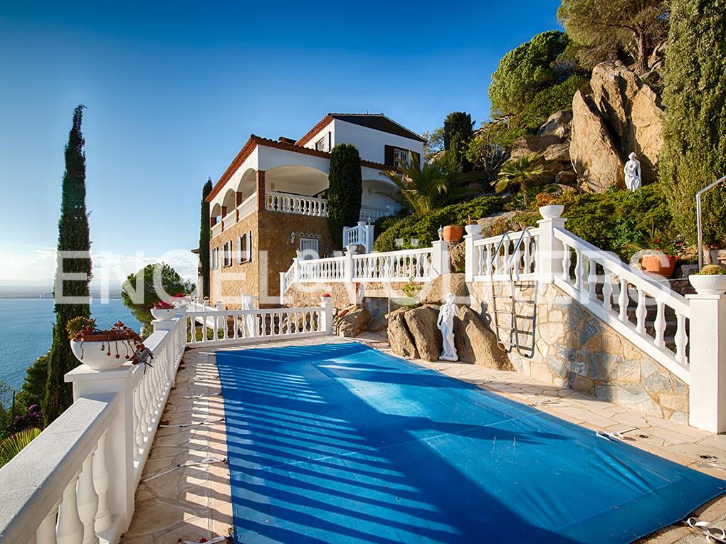 2 - vente maison pieds dans l'eau roses catalogne espagne