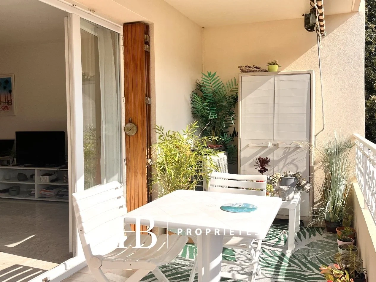 2 - beach walk apartment for sale in six fours les plages var france