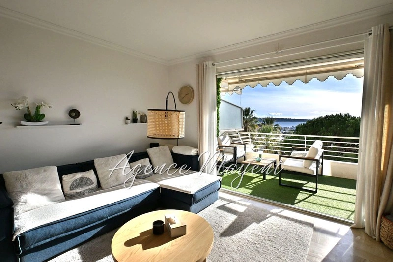 Apartamento vista al mar con terraza