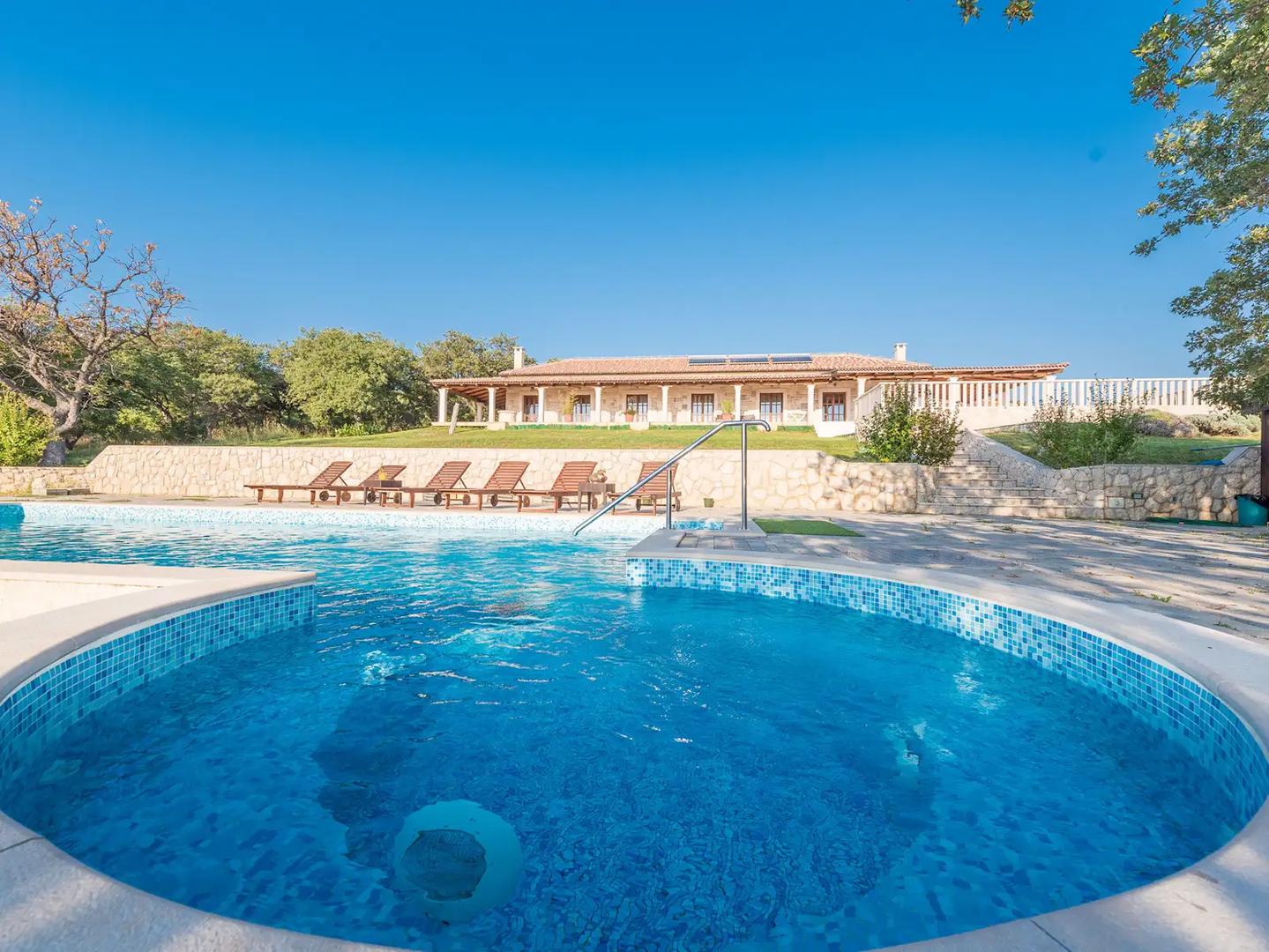 2 - aluguer sazonal casa frente ao mar novalja lika-senj croácia