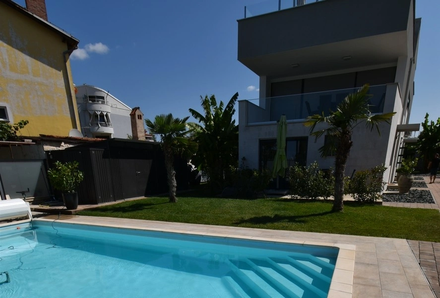 2 - vente villa pieds dans l'eau novigrad istrie croatie