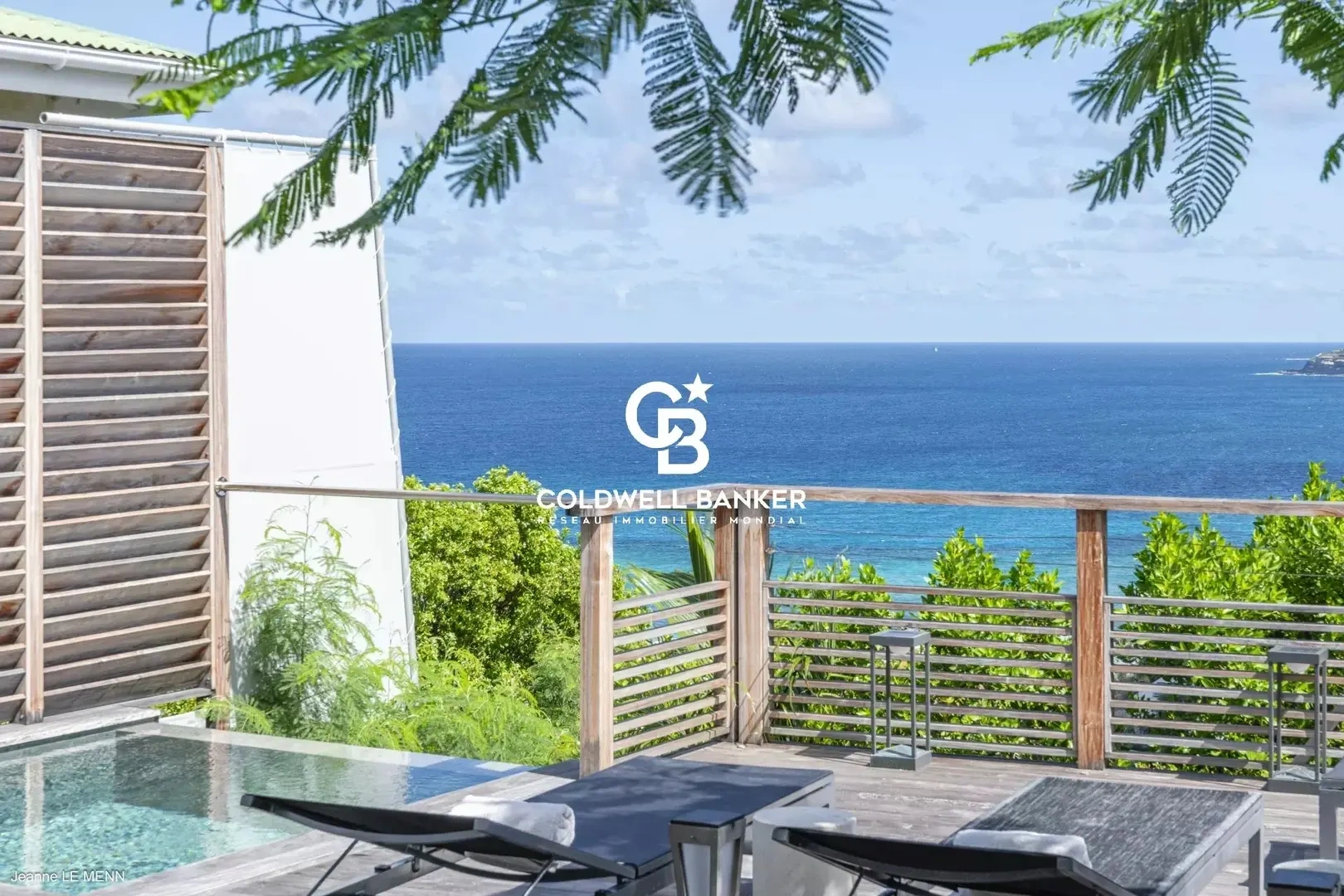 Casa vista al mar con piscina