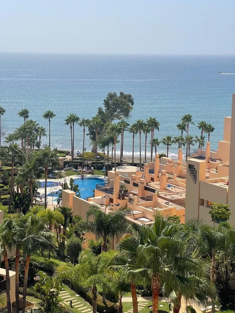 2 - venda apartamento a praia ao pé estepona - costa del sol andaluzia espanha