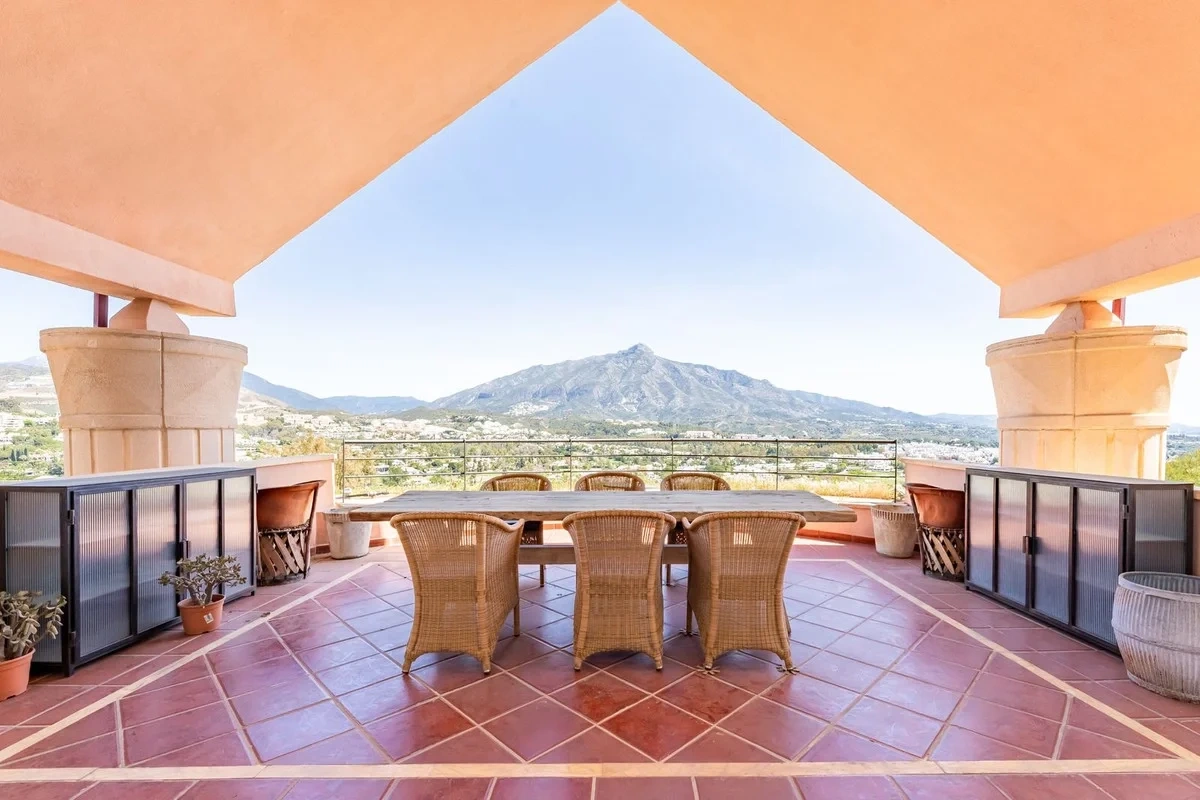 1 - verkoop appartement uitzicht op zee nueva andalucia andalusië spanje