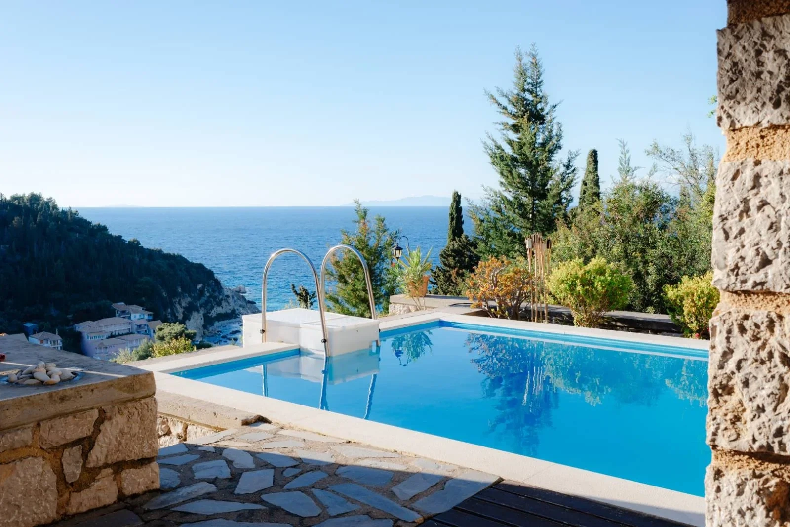 1 - vendita casa fronte mare ágios nikítas isole ioniche grecia