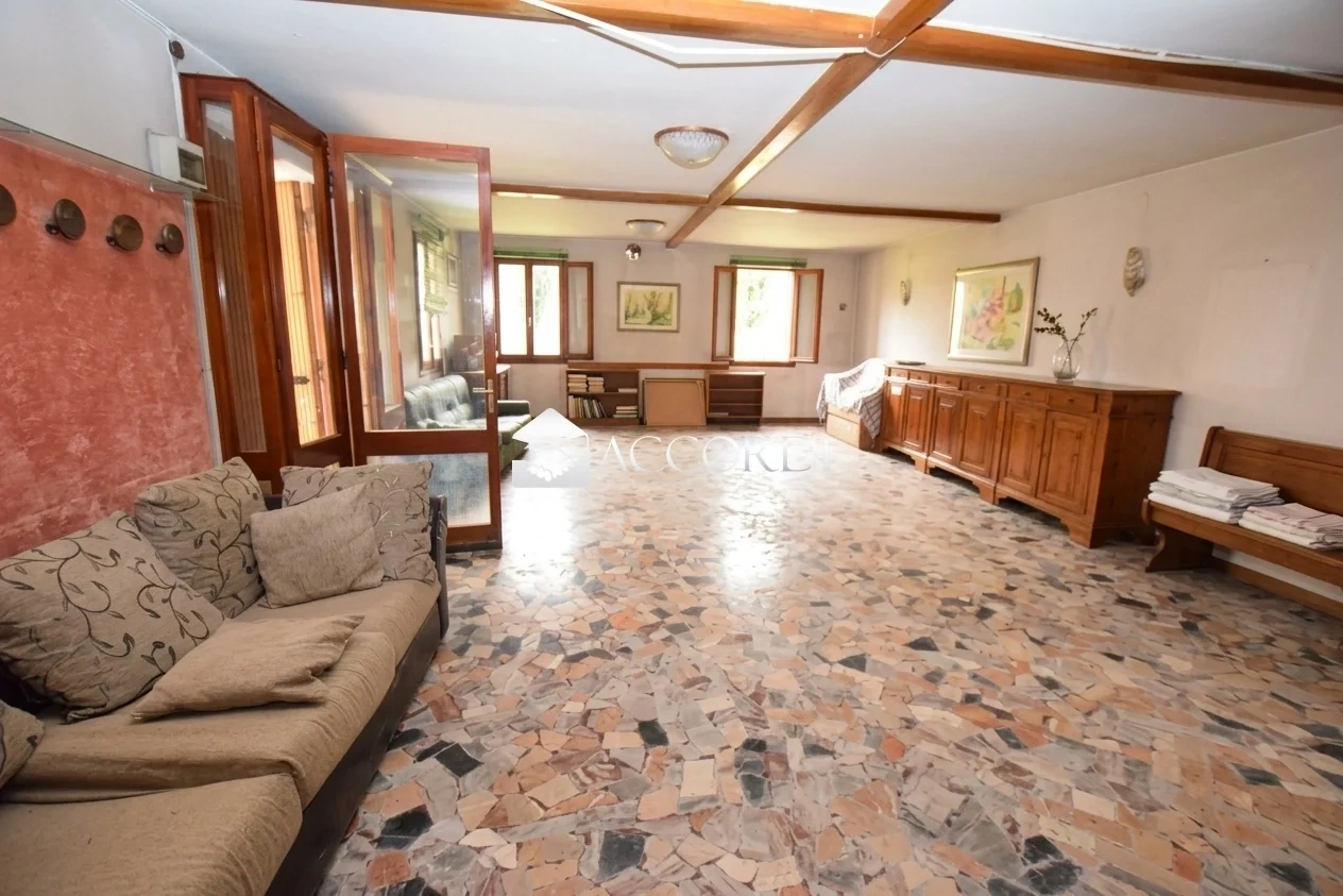 2 - house for sale in altivole veneto italy