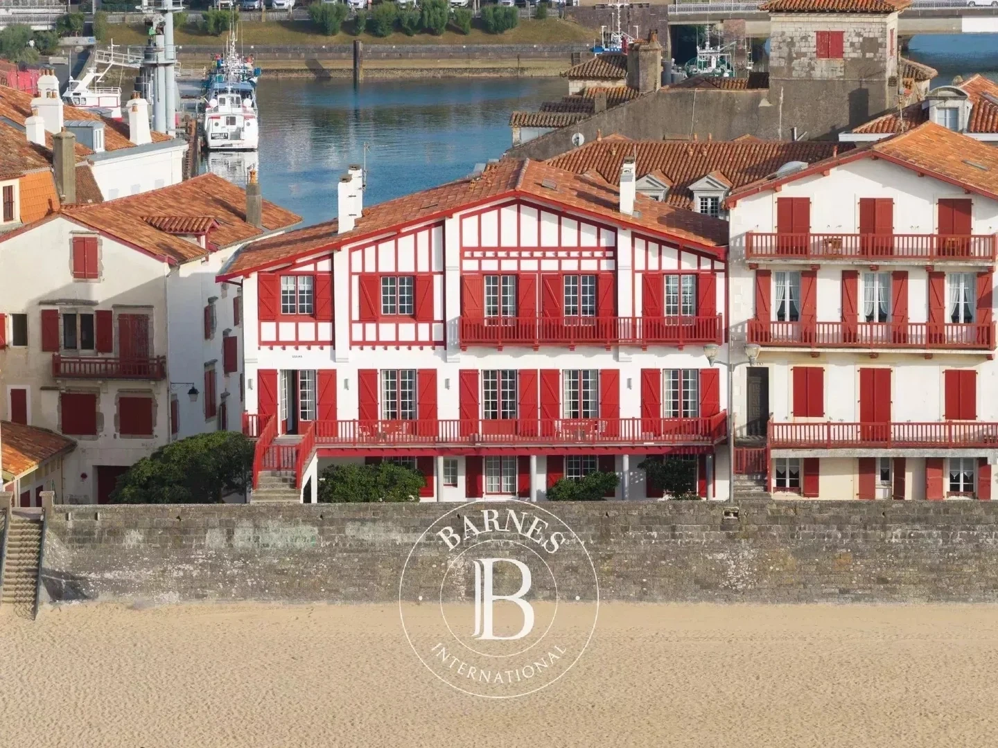 12 bedroom sea view house with swimming pool