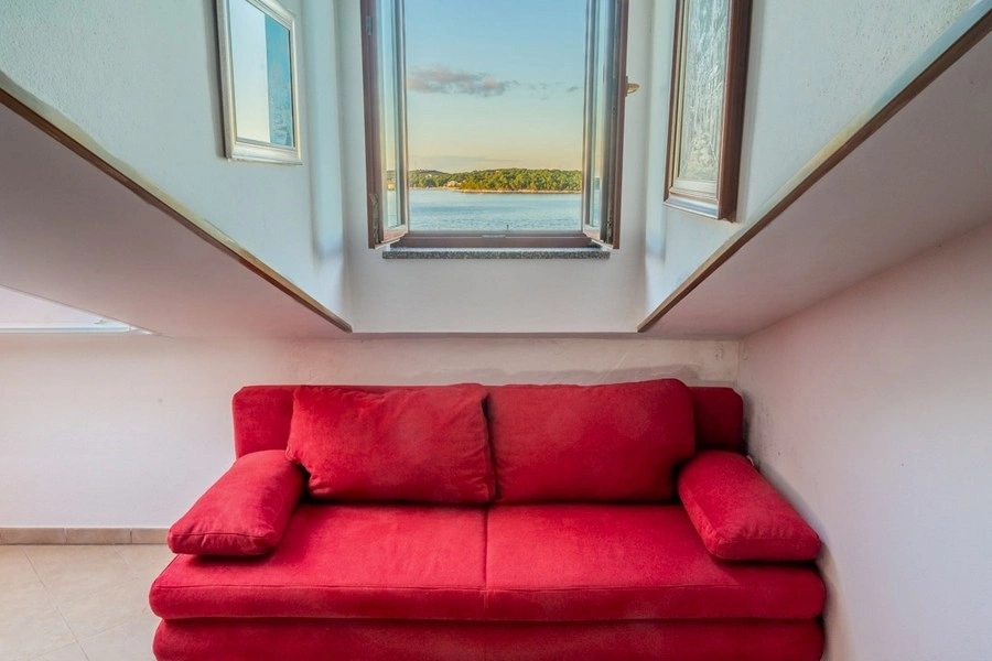 2 - verkoop appartement aan het water rovinj istria kroatië