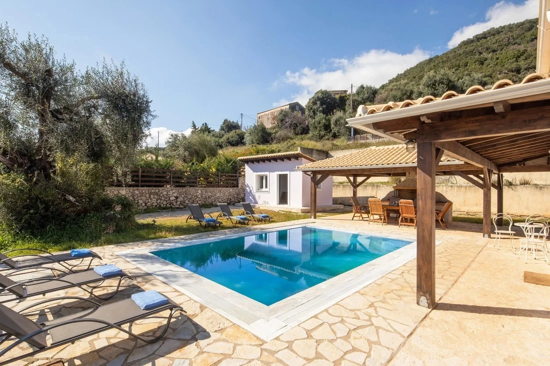 2 - vente maison plage à pied barbati îles ioniennes grèce