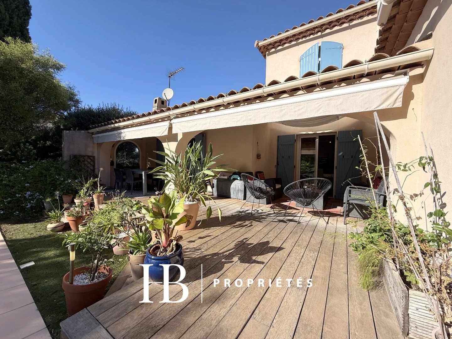 2 - beach walk villa for sale in six fours les plages var france