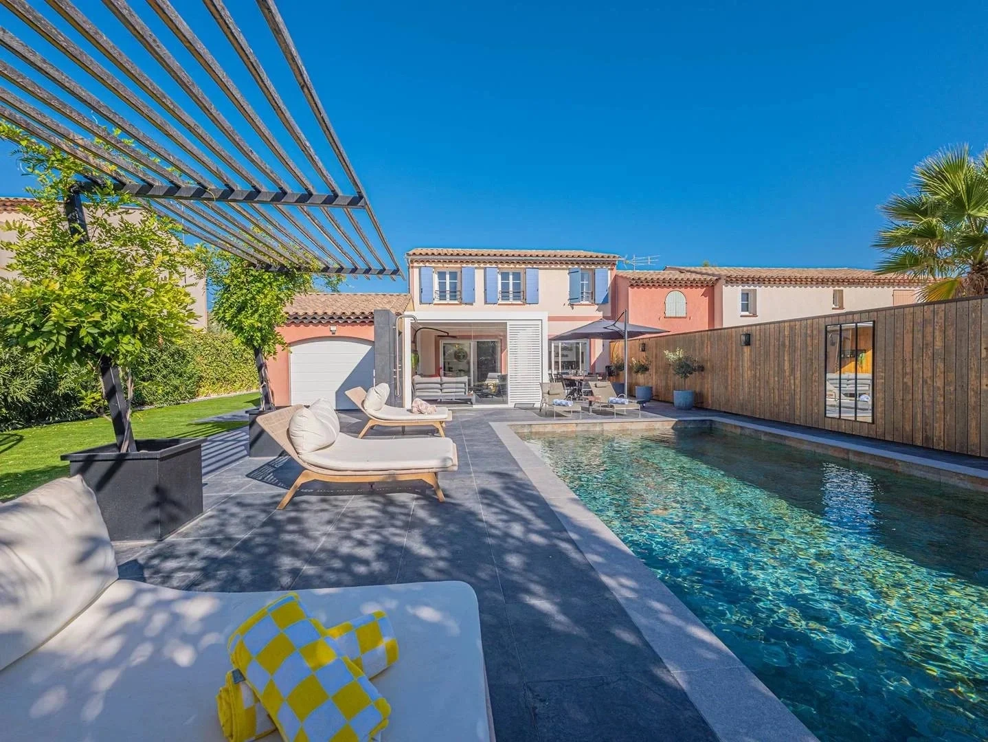 2 - location vacances villa grimaud var france