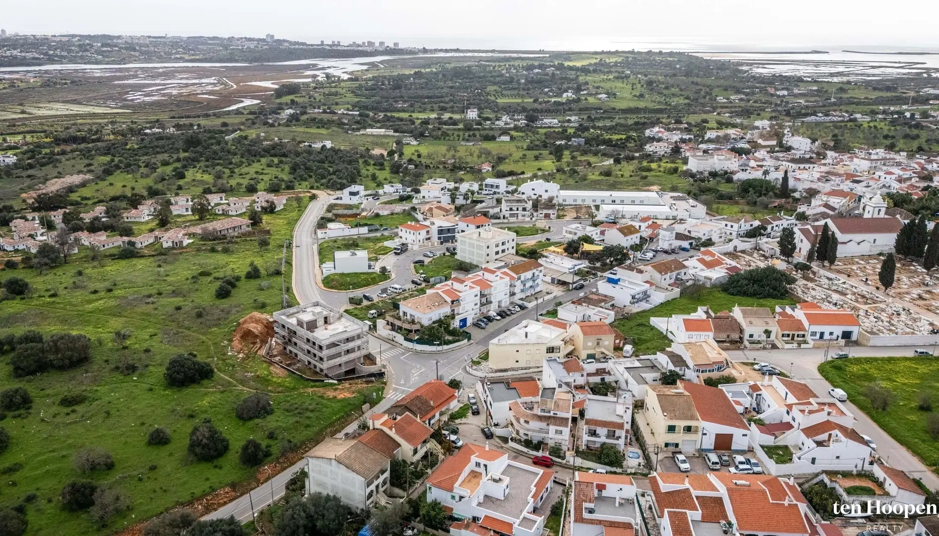 2 - apartment for sale in mexilhoeira grande algarve portugal