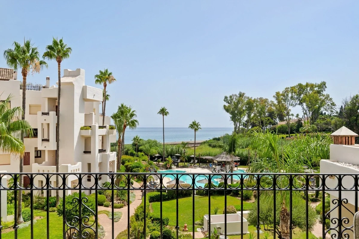 2 - verkauf wohnung direkt am wasser estepona - costa del sol andalusien spanien