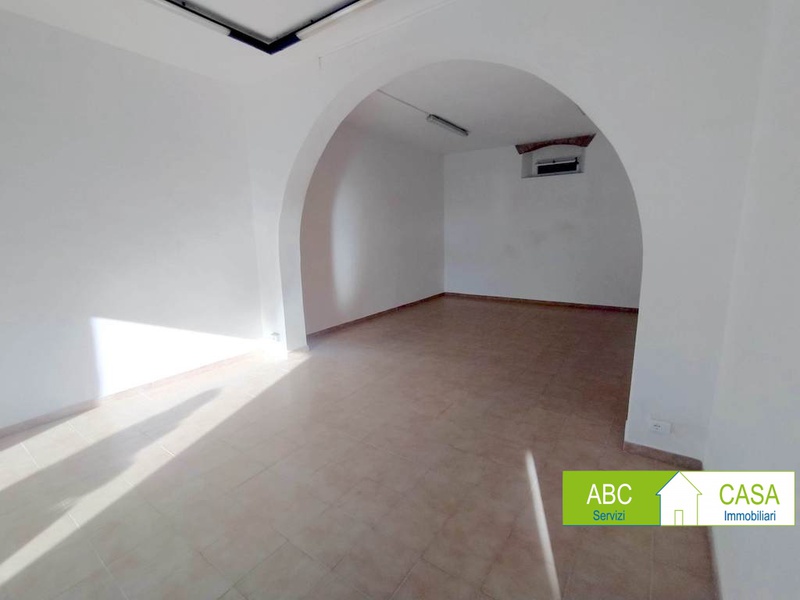 1 - venda espaço comercial rosignano marittimo toscana itália