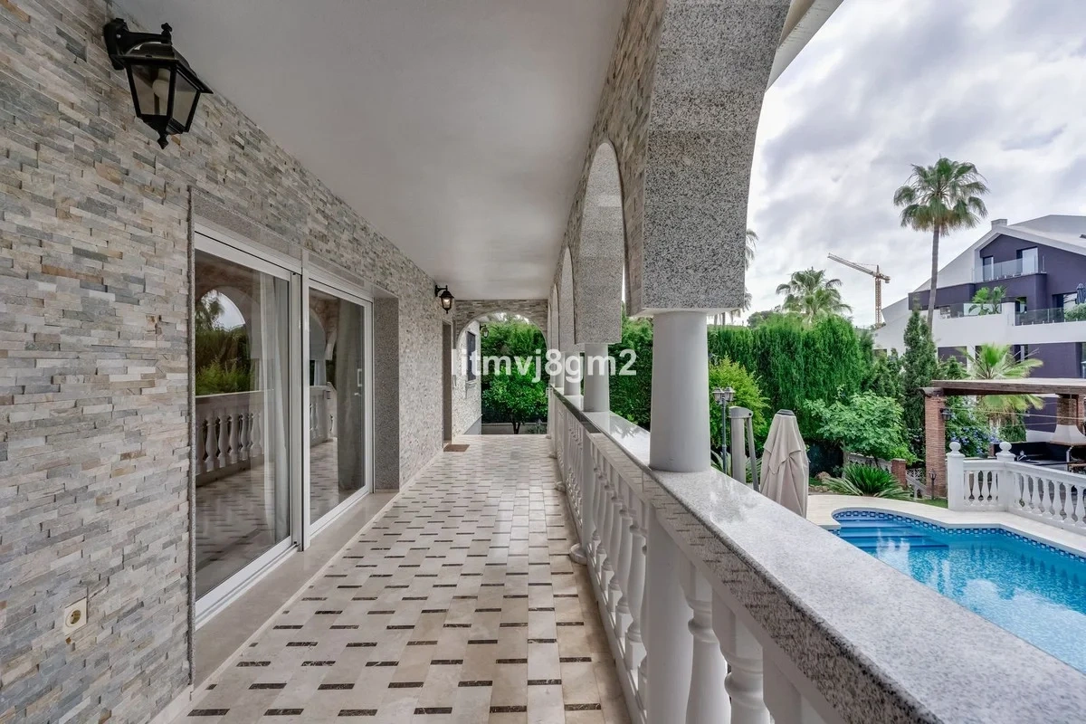 2 - venta casa a pie de playa artola andalucía españa