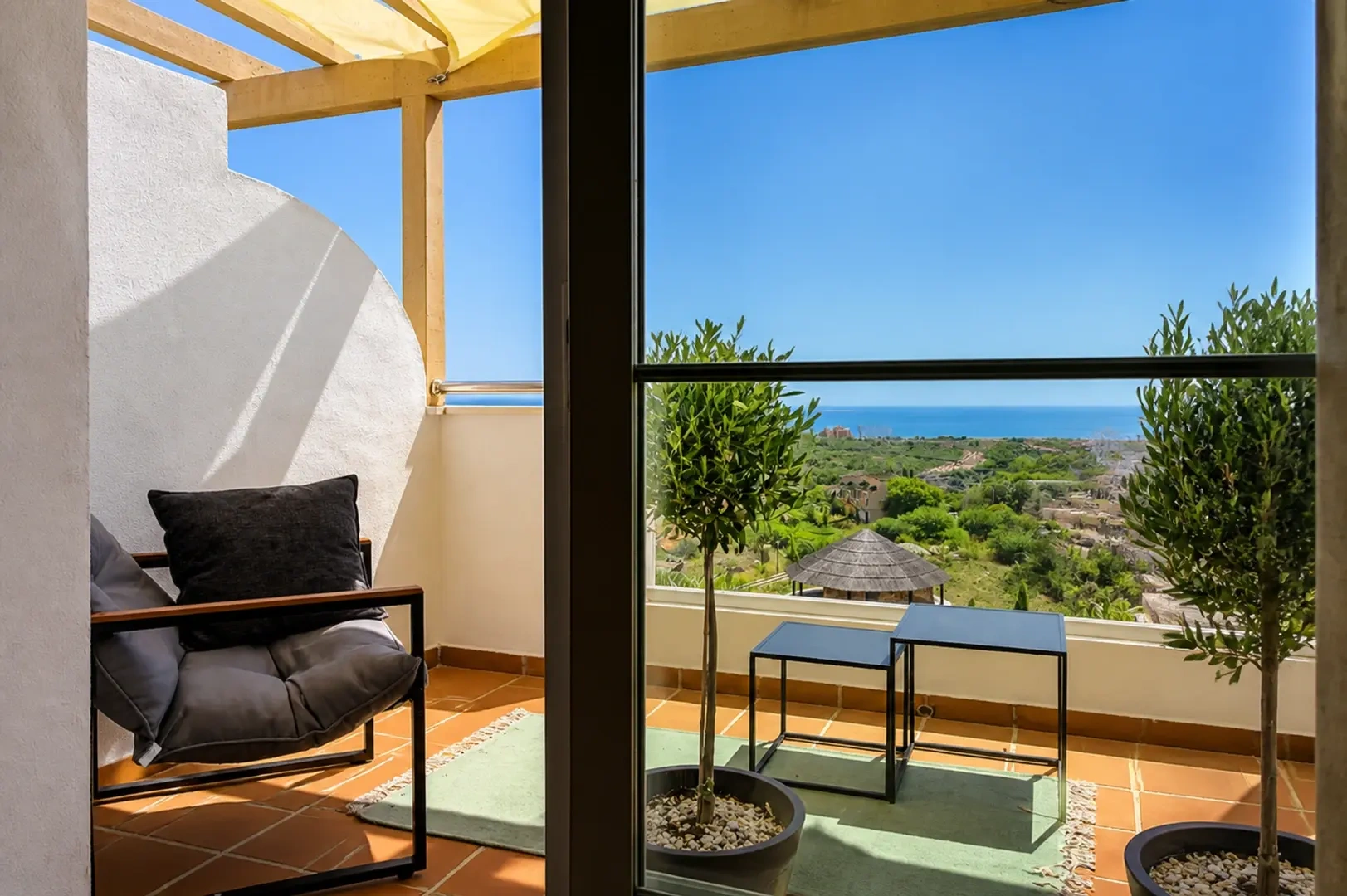 1 - verkoop appartement uitzicht op zee manilva andalusië spanje