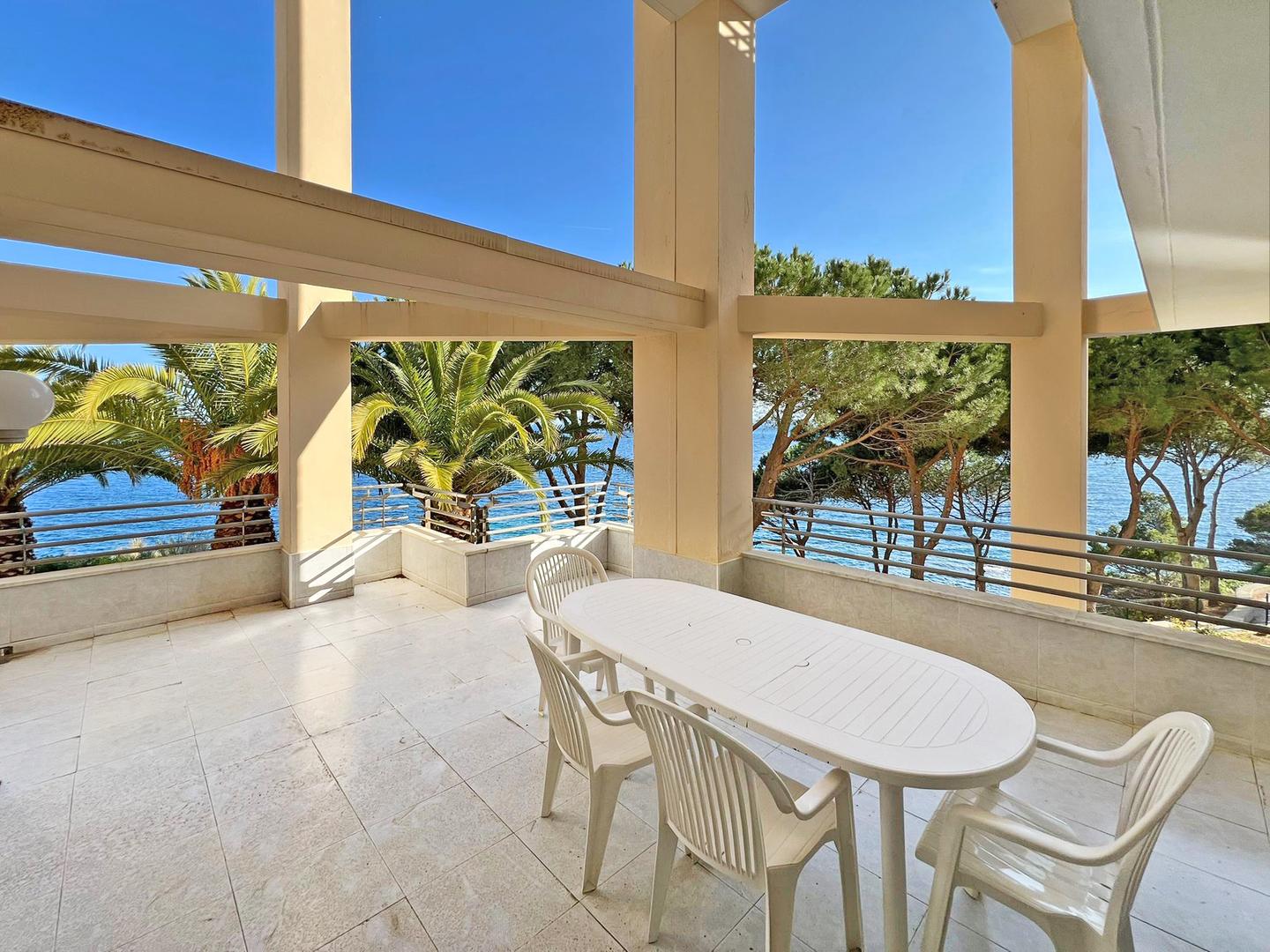1 - vente appartement pieds dans l'eau roses - costa brava catalogne espagne