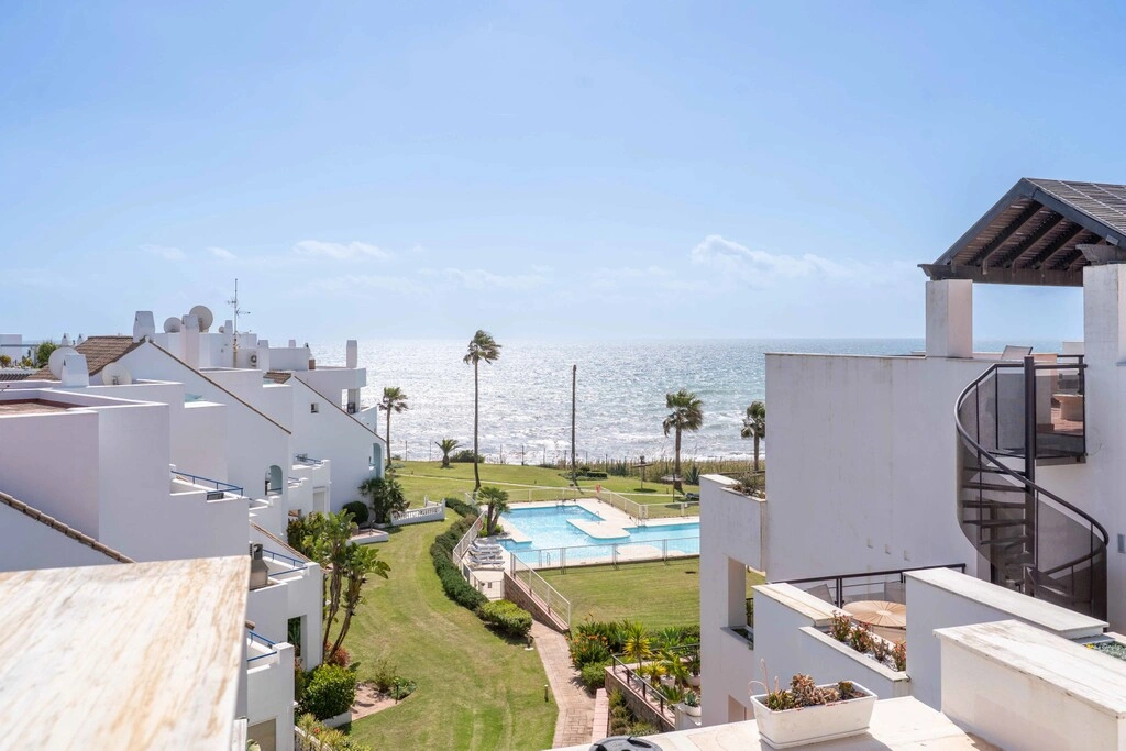 2 - venta apartamento frente al mar casares - costa del sol andalucía españa