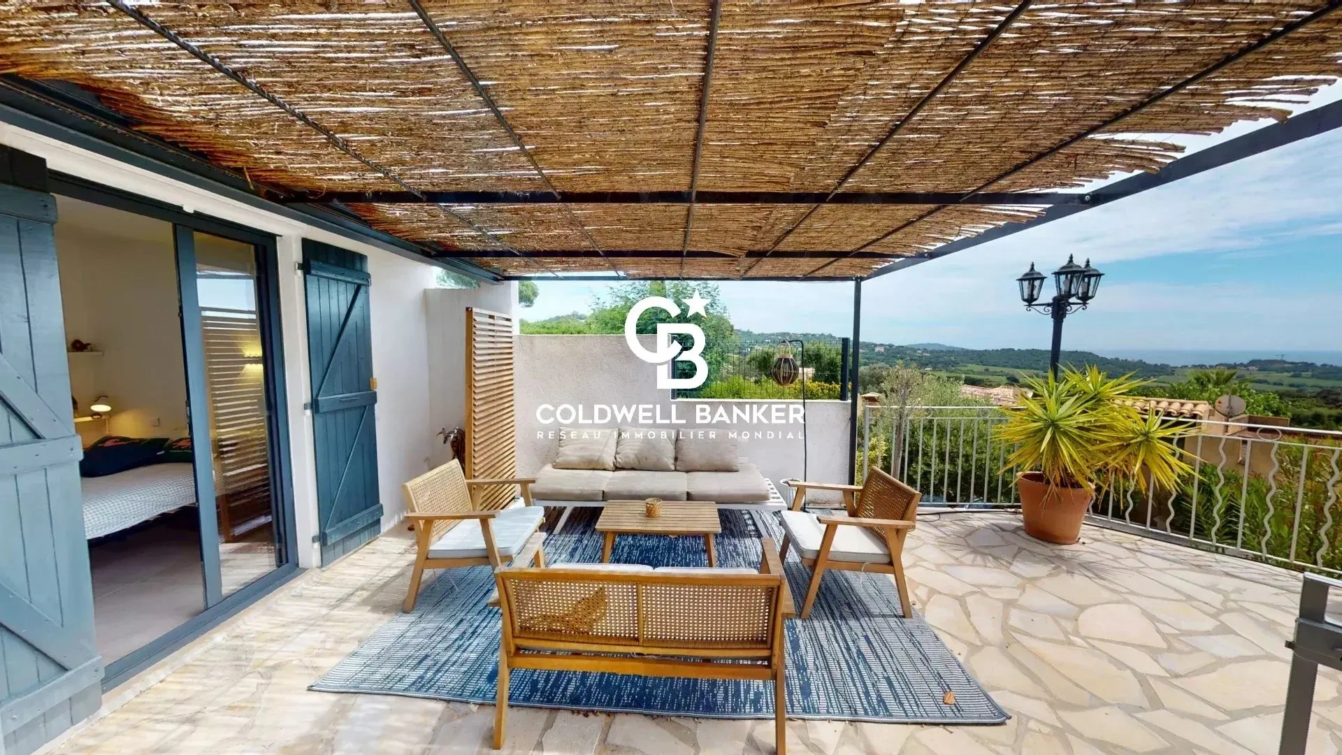 Casa vista al mar con terraza
