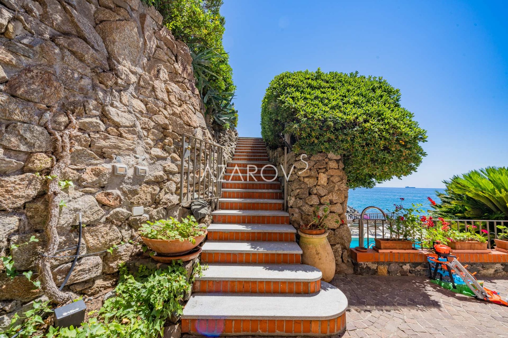 2 - venda casa vista de mar savona liguria itália