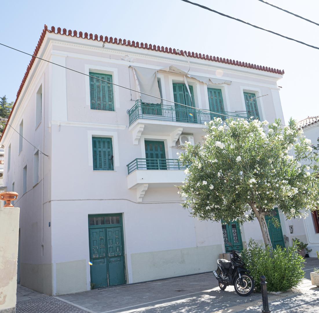 2 - venda edifício frente ao mar poros ática grécia