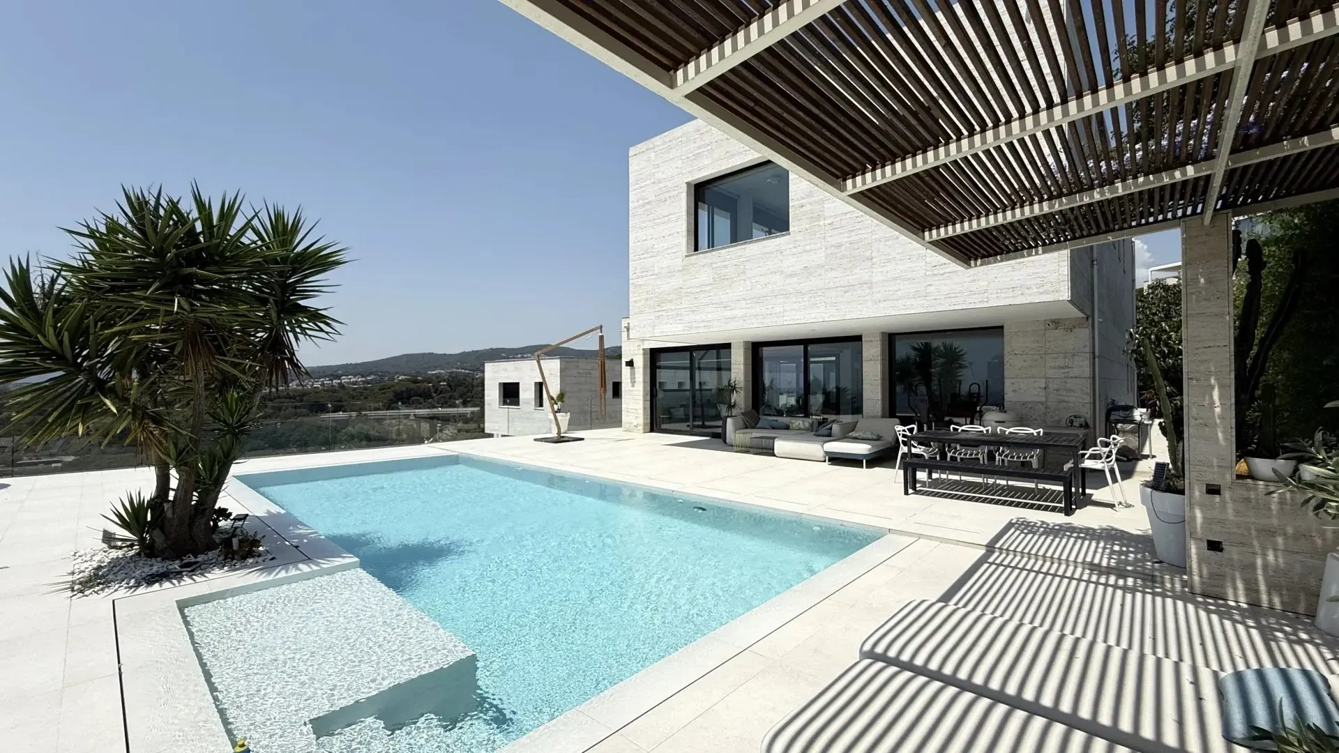 Casa vista al mar con piscina