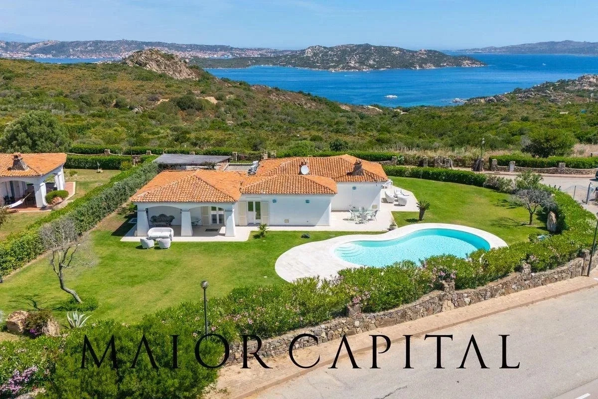 Casa vista de mar com piscina