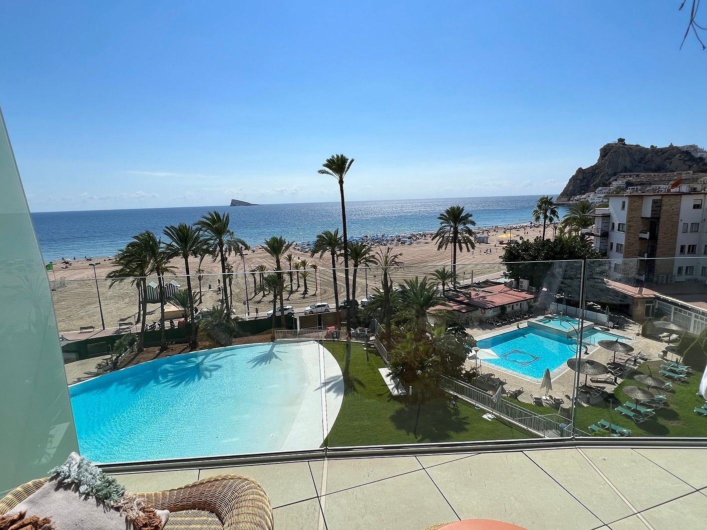 Apartamento frente al mar con piscina