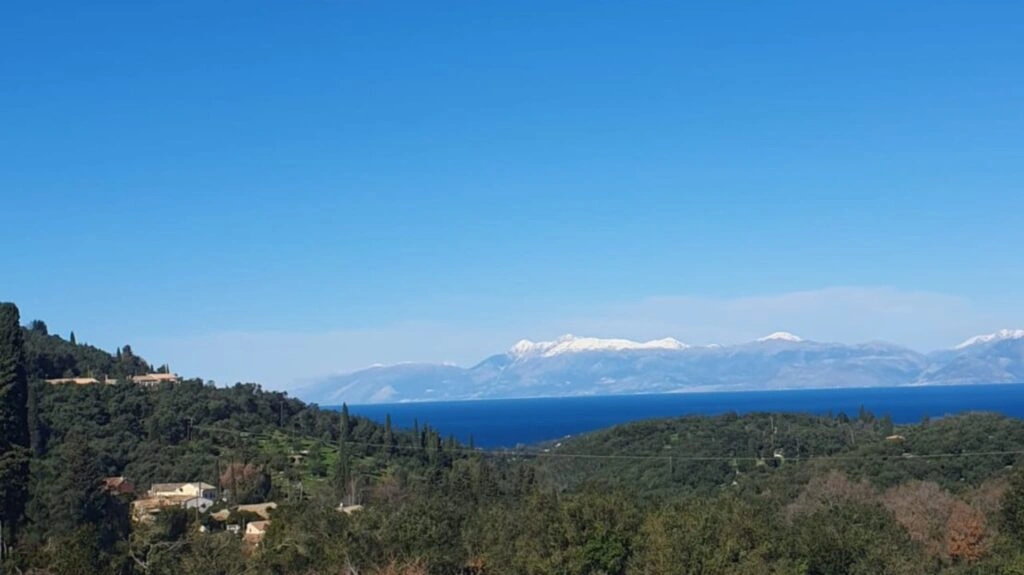 2 - venda terreno vista de mar ágios stéfanos ilhas jónicas grécia