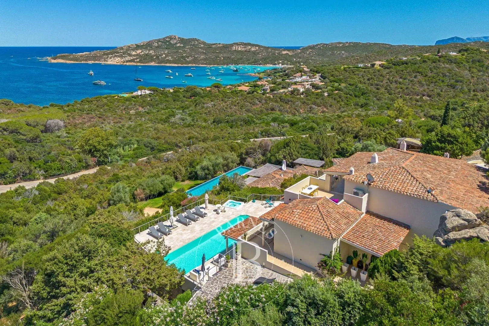 4 bedroom sea view house with swimming pool