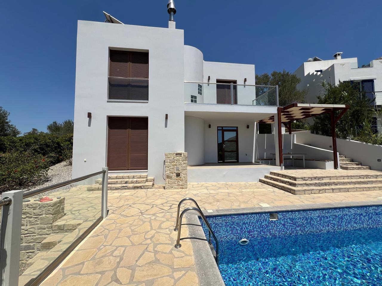 3 bedroom sea view house with swimming pool