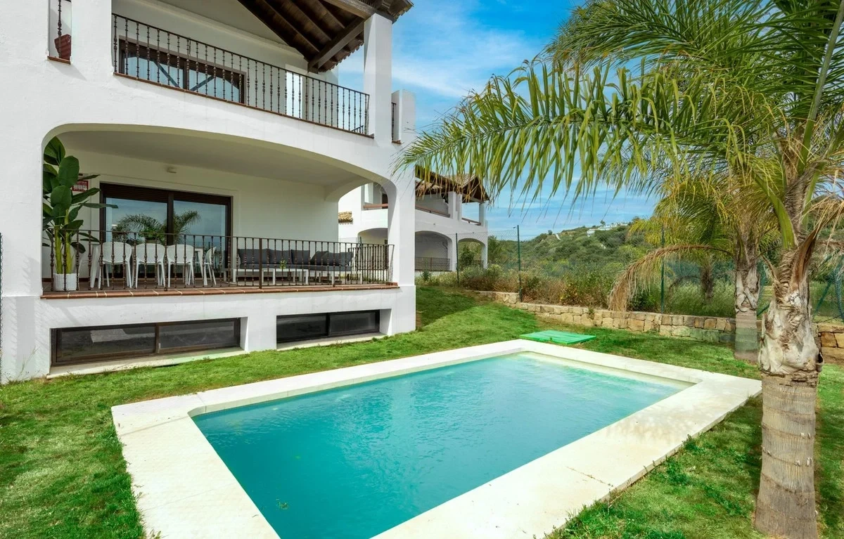 дом с бассейном