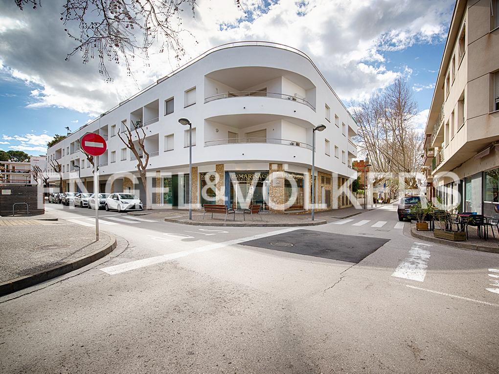 1 - beach walk business for sale in llança - costa brava catalonia spain