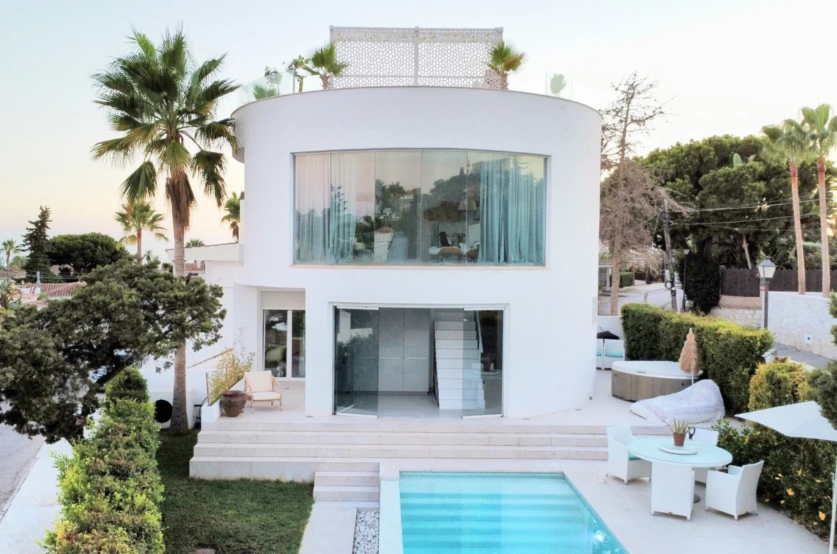 Casa vista al mar con piscina