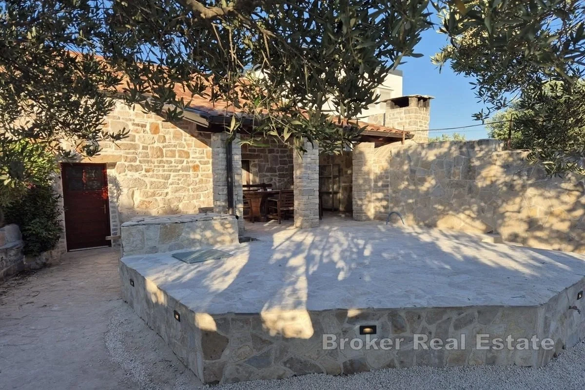 1 - venta casa a pie de playa drvenik split-dalmacia croacia