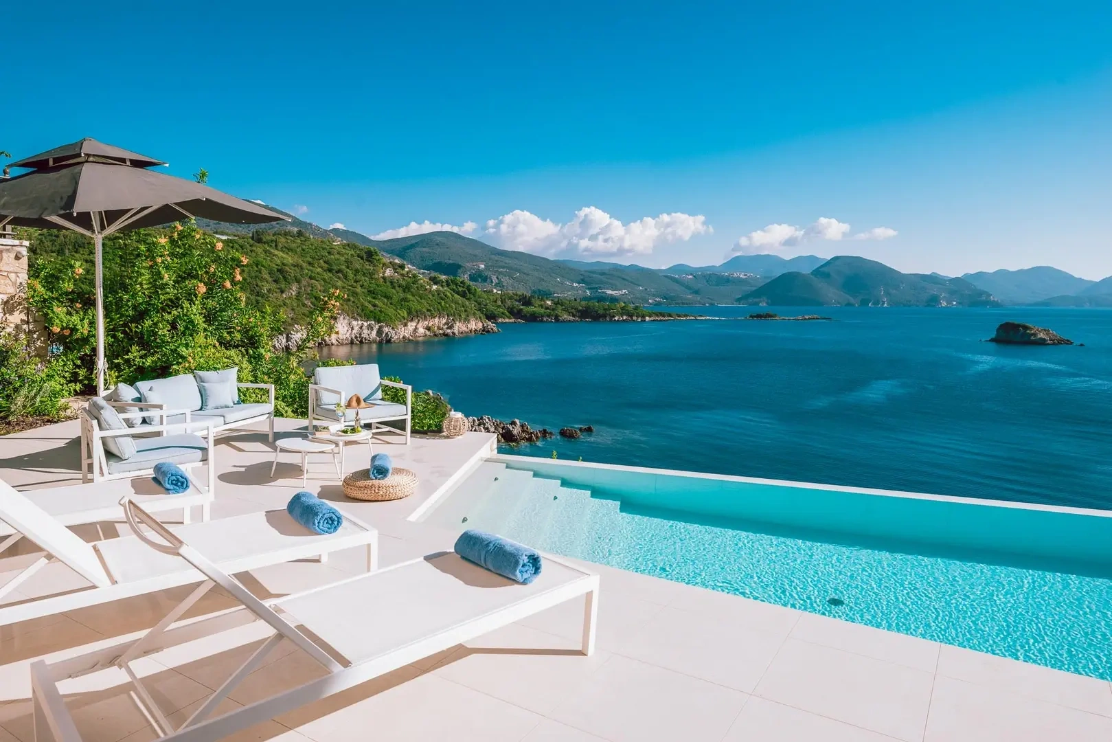 1 - vente villa pieds dans l'eau sivota épire grèce
