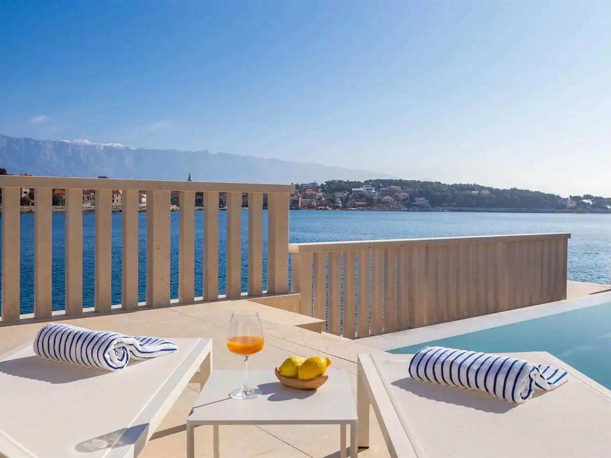 1 - waterfront house for vacation rentals in selca split-dalmatia croatia