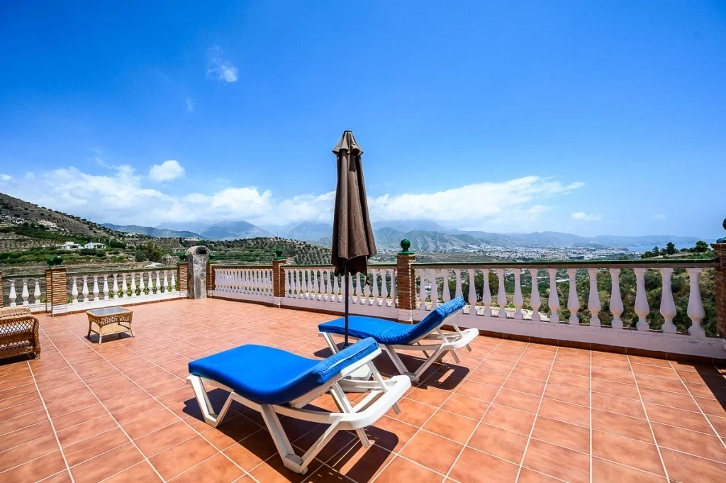 2 - venta casa nerja andalucía españa